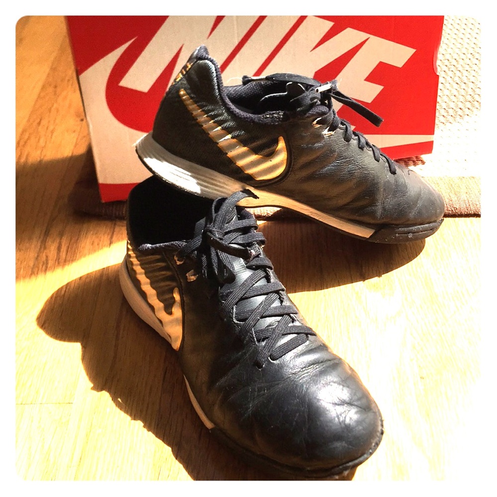 🔥NIKE Kids Tiempo-X Leather Trainers - Size 5Y